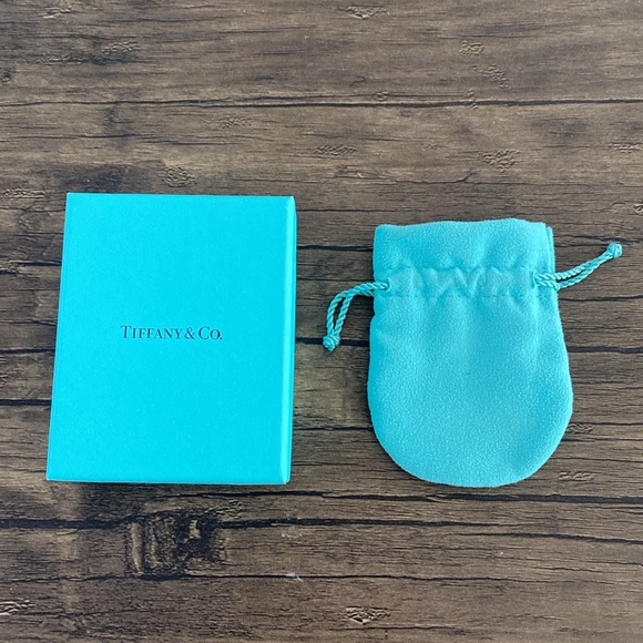 Tiffany Drawstring Pouch & Box - Picture 4 of 9
